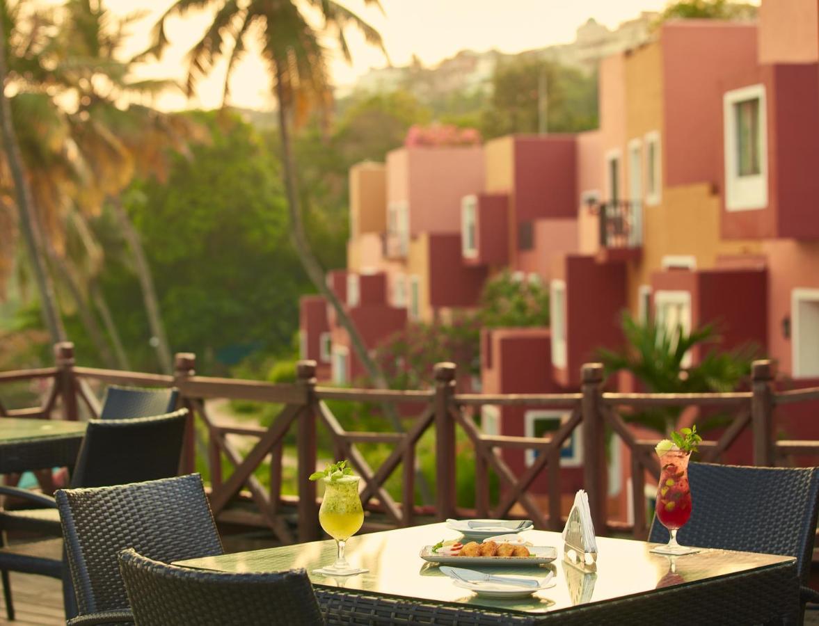 Taj Cidade De Goa Heritage, Goa Santa Cruz ภายนอก รูปภาพ The resort's poolside