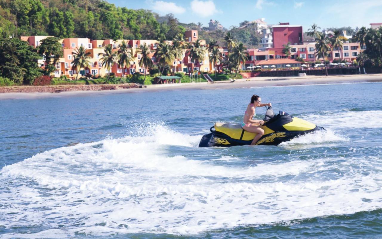 Taj Cidade De Goa Heritage, Goa Santa Cruz ภายนอก รูปภาพ Jet skiing in Goa