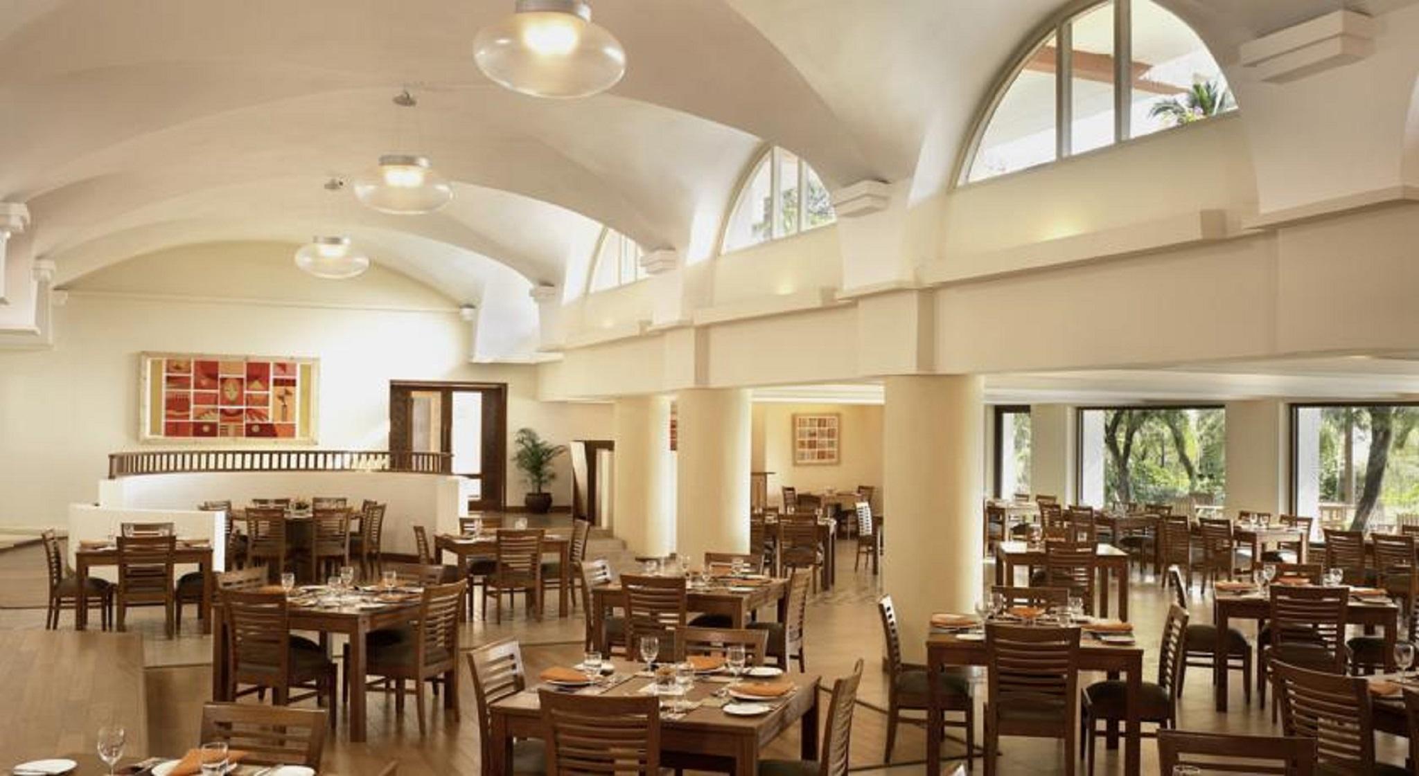 Taj Cidade De Goa Heritage, Goa Santa Cruz ภายนอก รูปภาพ The restaurant at the Taj Bengal