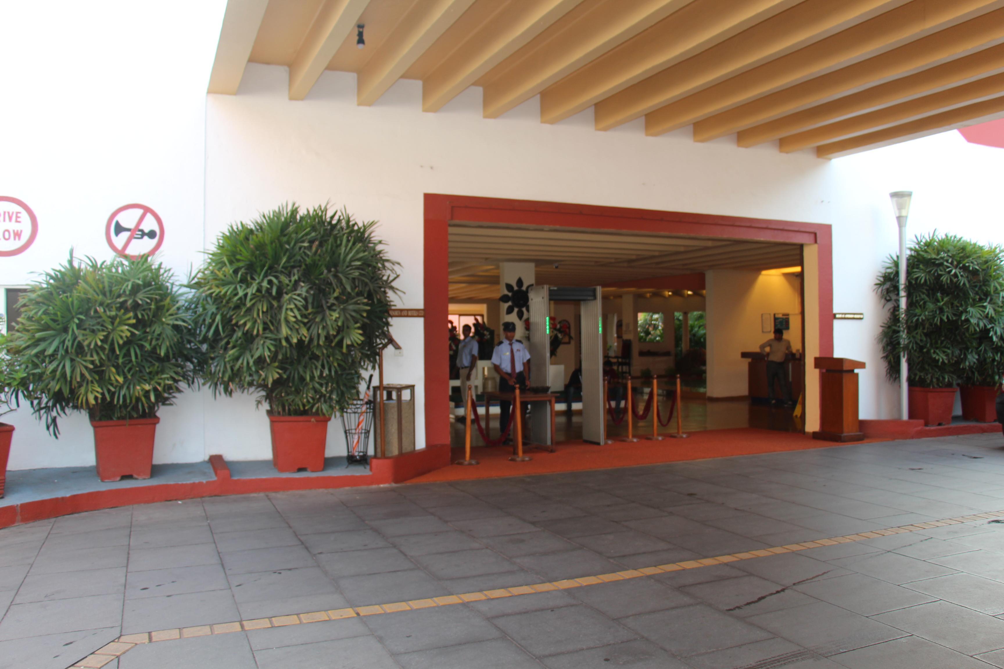 Taj Cidade De Goa Heritage, Goa Santa Cruz ภายนอก รูปภาพ Entrance to the hotel