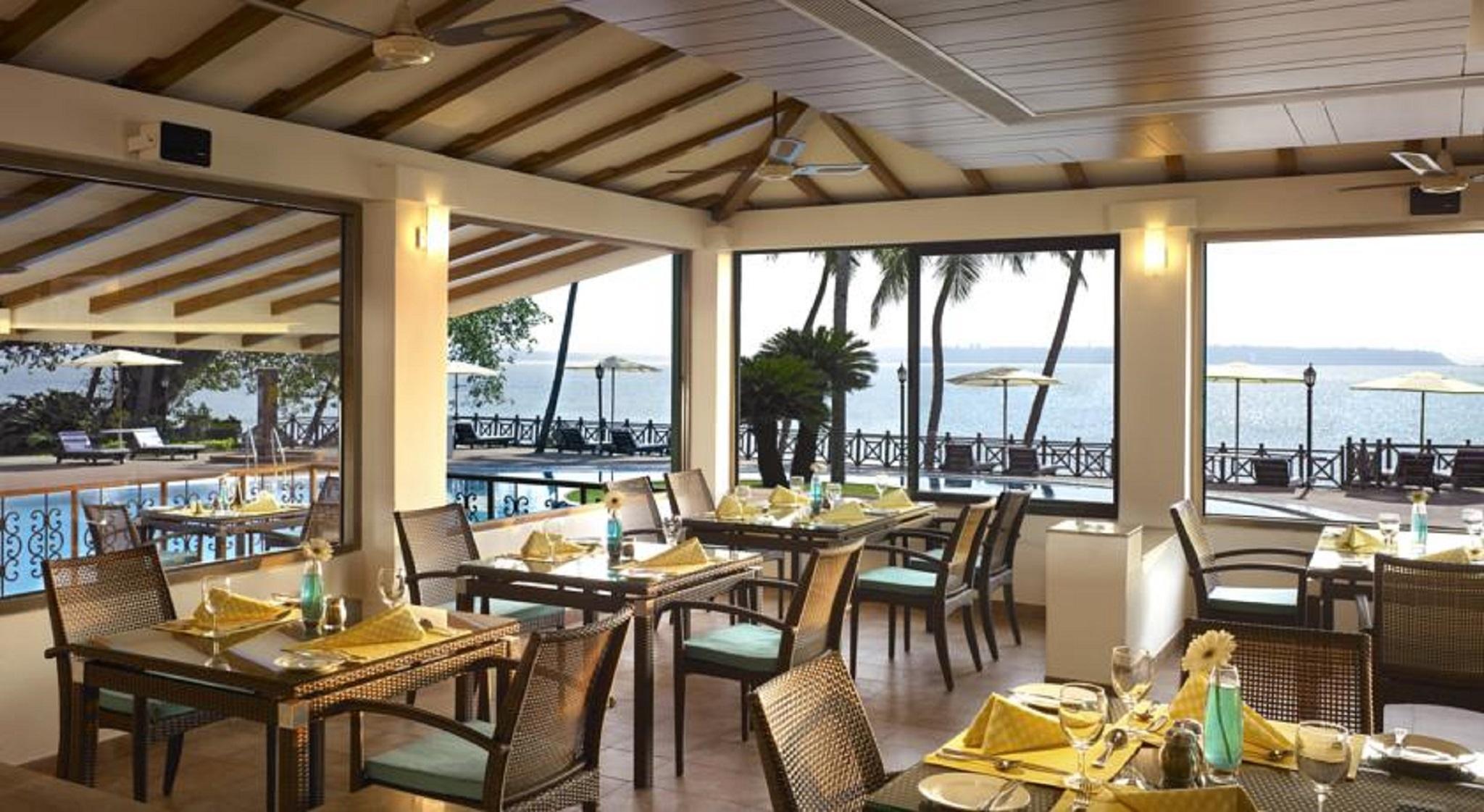 Taj Cidade De Goa Heritage, Goa Santa Cruz ภายนอก รูปภาพ The Bayview lounge at Mumbai airport