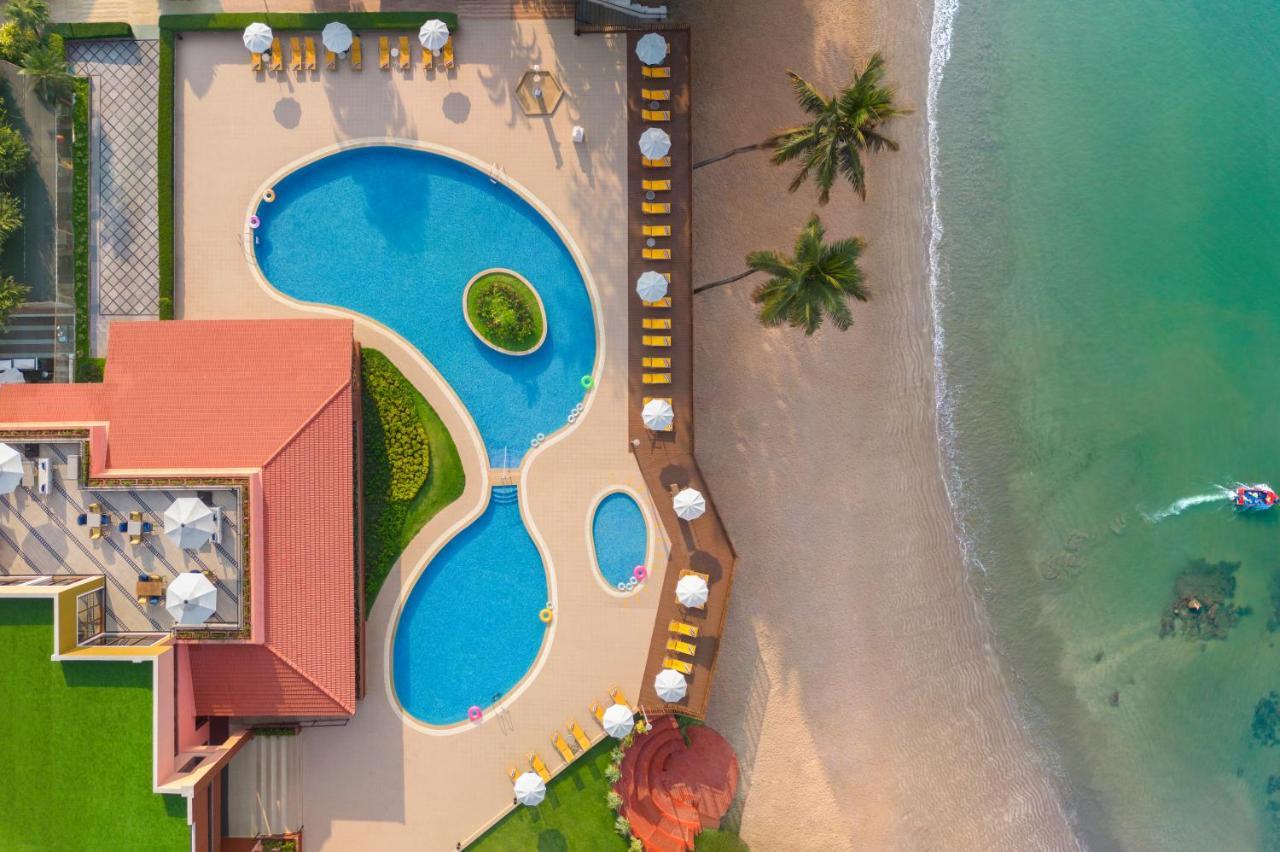 Taj Cidade De Goa Heritage, Goa Santa Cruz ภายนอก รูปภาพ Aerial view of the pool at the Sheraton Jumeirah Hotel