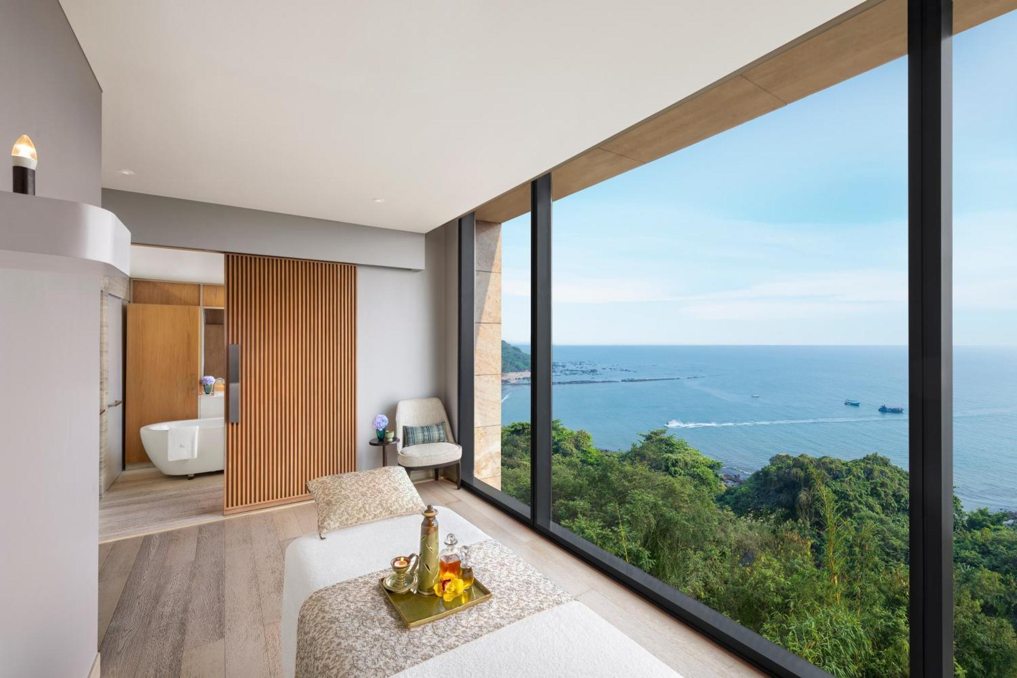 Taj Cidade De Goa Heritage, Goa Santa Cruz ภายนอก รูปภาพ The view from the bathroom of a suite at The Cape