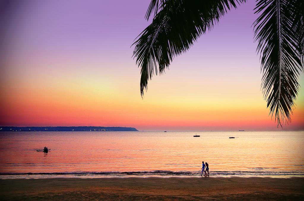 Taj Cidade De Goa Heritage, Goa Santa Cruz ภายนอก รูปภาพ Sunset at Patong Beach