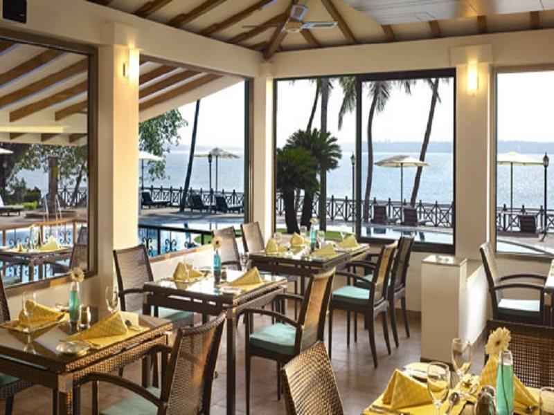 Taj Cidade De Goa Heritage, Goa Santa Cruz ภายนอก รูปภาพ The Bayview Bar and Grill