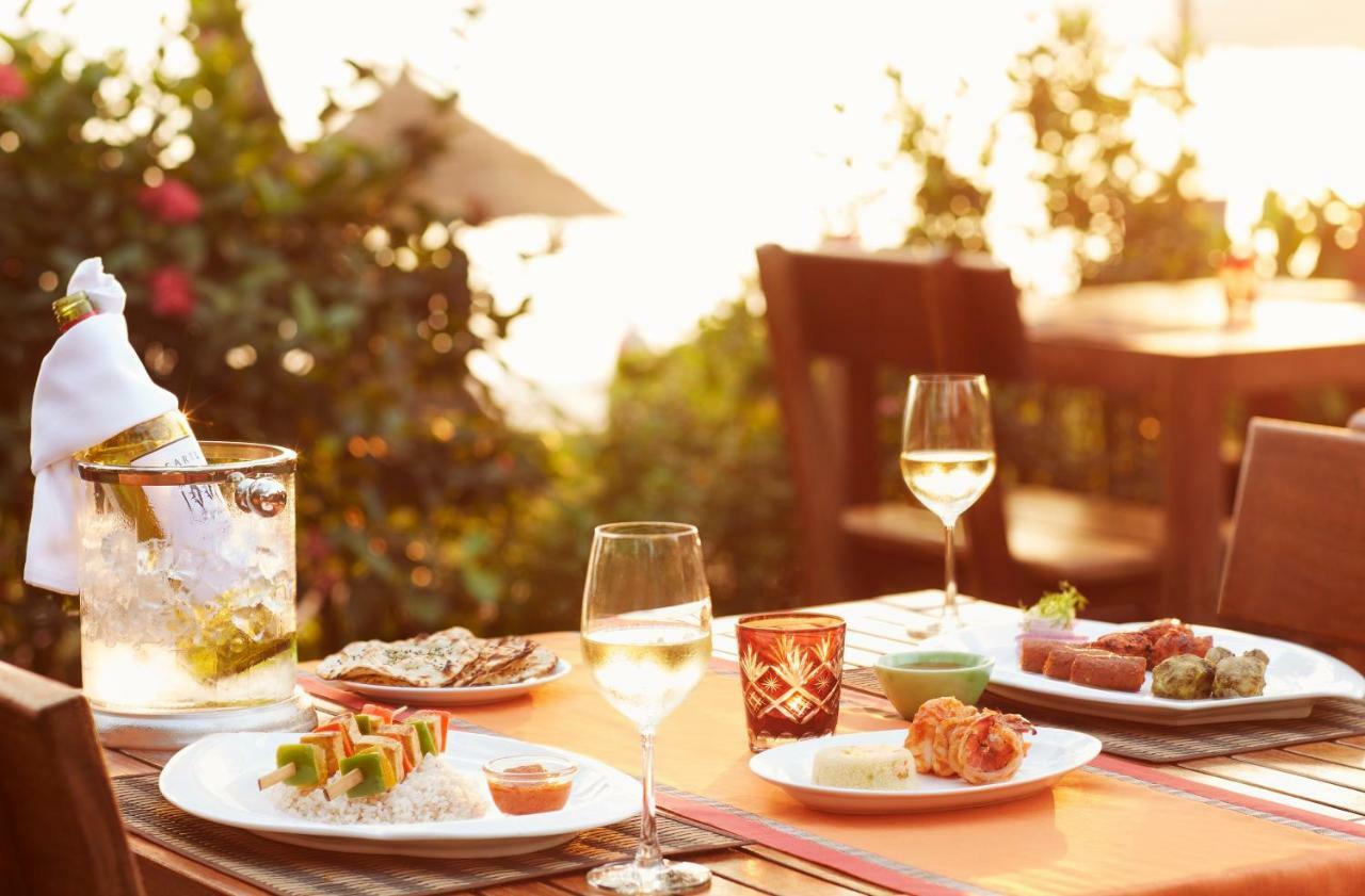Taj Cidade De Goa Heritage, Goa Santa Cruz ภายนอก รูปภาพ A typical dinner at the restaurant
